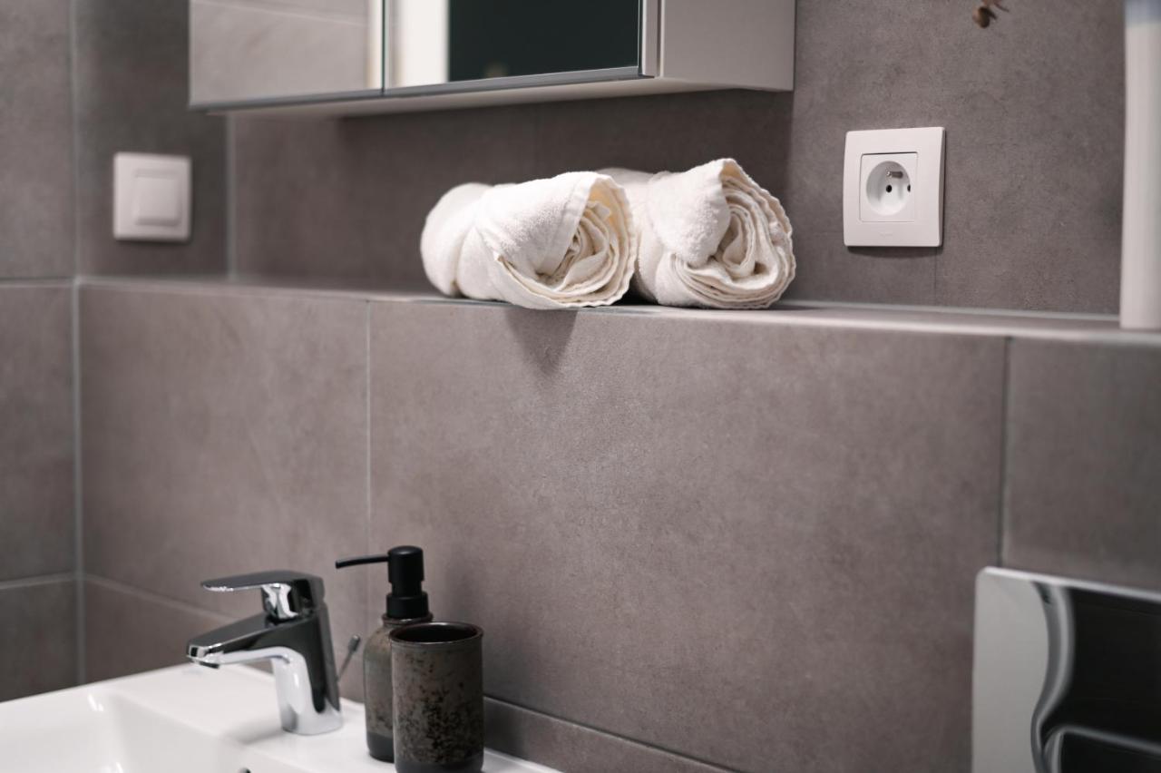 City Center Apartment - Modern & Elegant Bratislava Ngoại thất bức ảnh