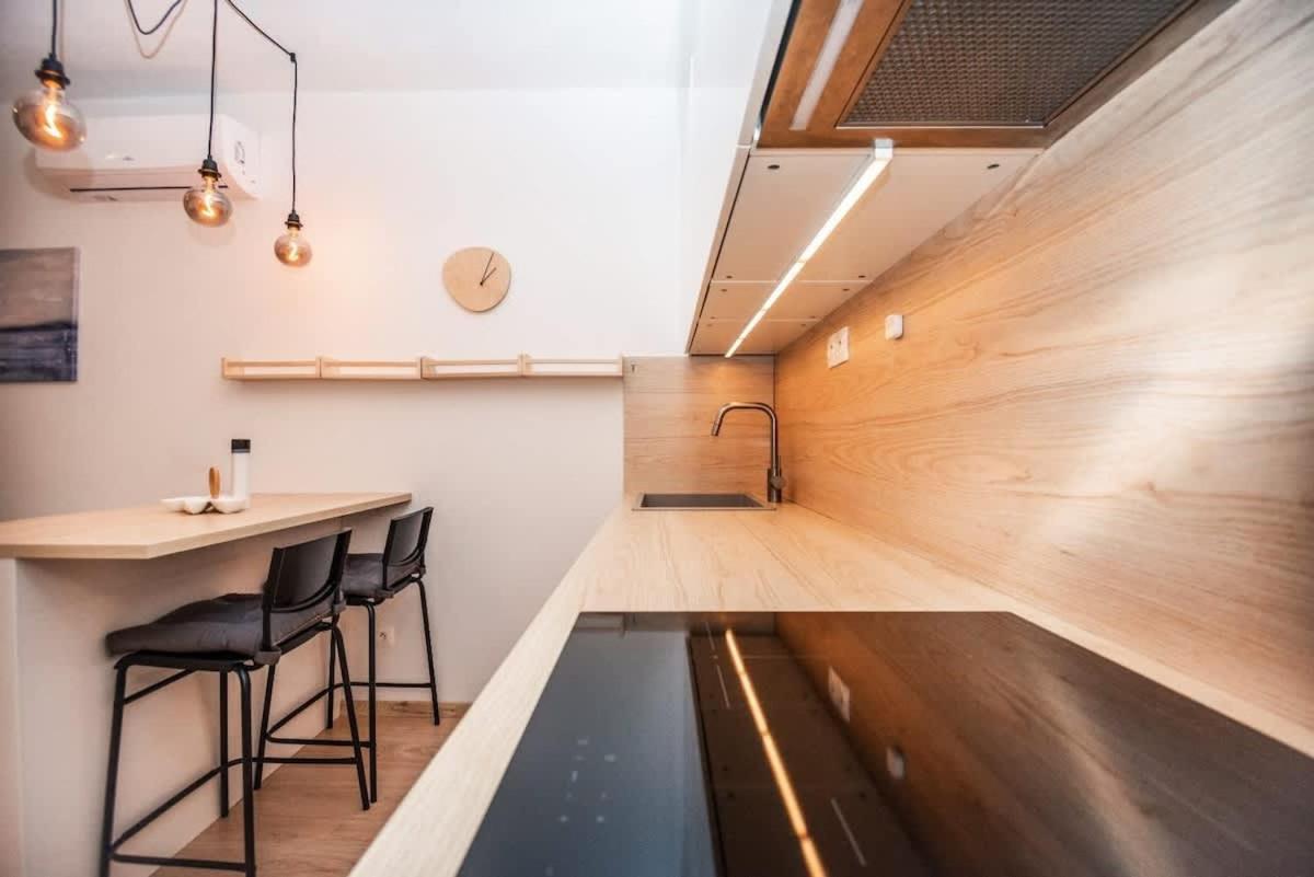 City Center Apartment - Modern & Elegant Bratislava Ngoại thất bức ảnh