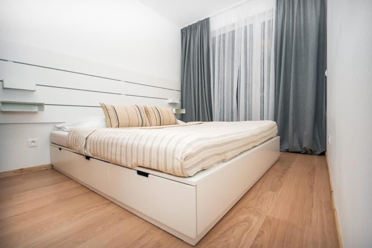 City Center Apartment - Modern & Elegant Bratislava Ngoại thất bức ảnh